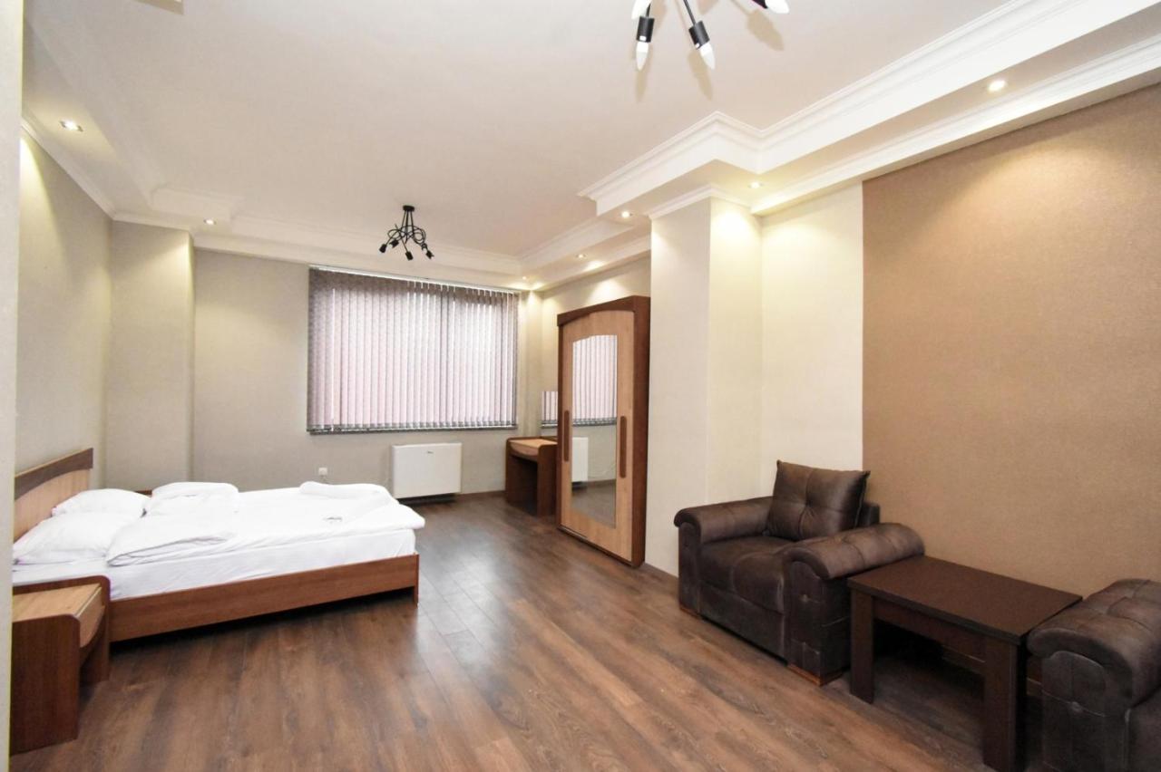 Malibu Yerevan Exterior foto